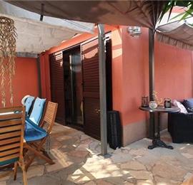 4 bedroom villa with pool in Maslinica, sleeps 8